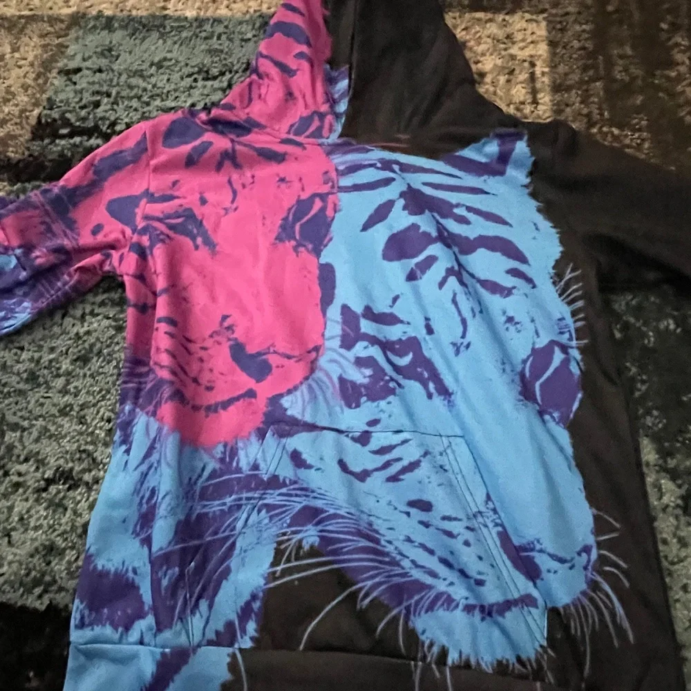 Sweater - Picture 1 of 2
